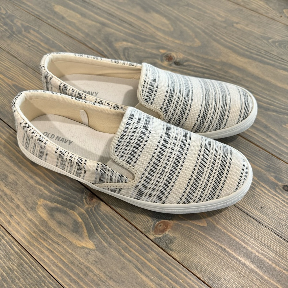 Old Navy Slip On Sneakers Stripped Cream and Grey - Size 9